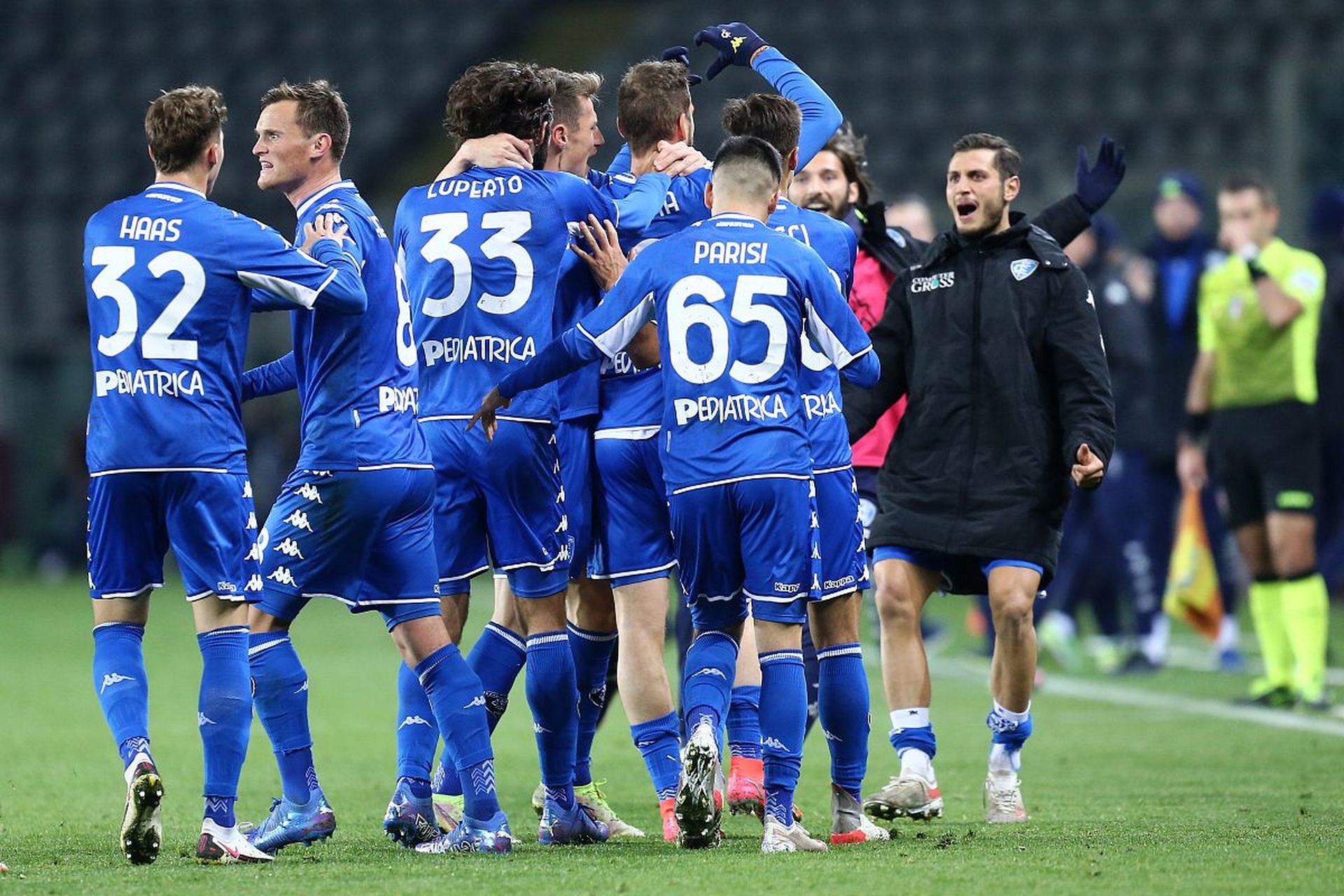 并在法律上 并在法律上